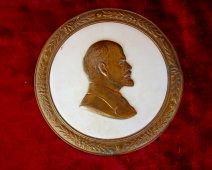 Медаль Ленин, материал фарфор, ширина 12 см.