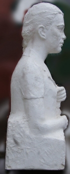 Скульптура Девушка 1976 г., материал гипс, высота 92 см., ширина 50 см., длина 40 см. - 1