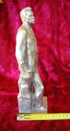 Скульптура Горький , материал метал, высота 29 см., ширина 7 см., длина 8 см. 1975 г. - 8