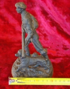 Скульптура Охотник, материал чугун, высота 17 см., ширина 9 см., длина 9 см. - 8