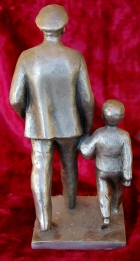 Скульптура Ленин с мальчиком, материал метал, высота 27 см., ширина 11 см., длина 10 см. - 3