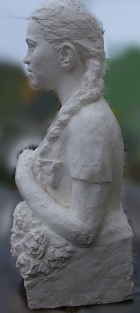 Скульптура Девушка 1976 г., материал гипс, высота 92 см., ширина 50 см., длина 40 см. - 2