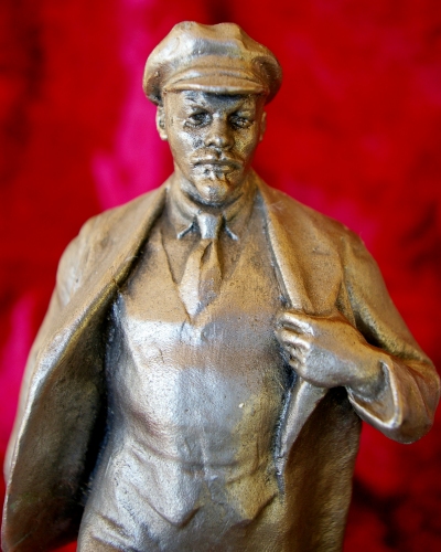 Скульптура Ленин, материал метал, высота 26 см., ширина 7 см., длина 11 см. 