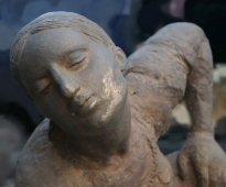 Скульптура  Девушка с кувшином, материал бронза, высота 73 см., ширина 40 см., длинна 40 см. 