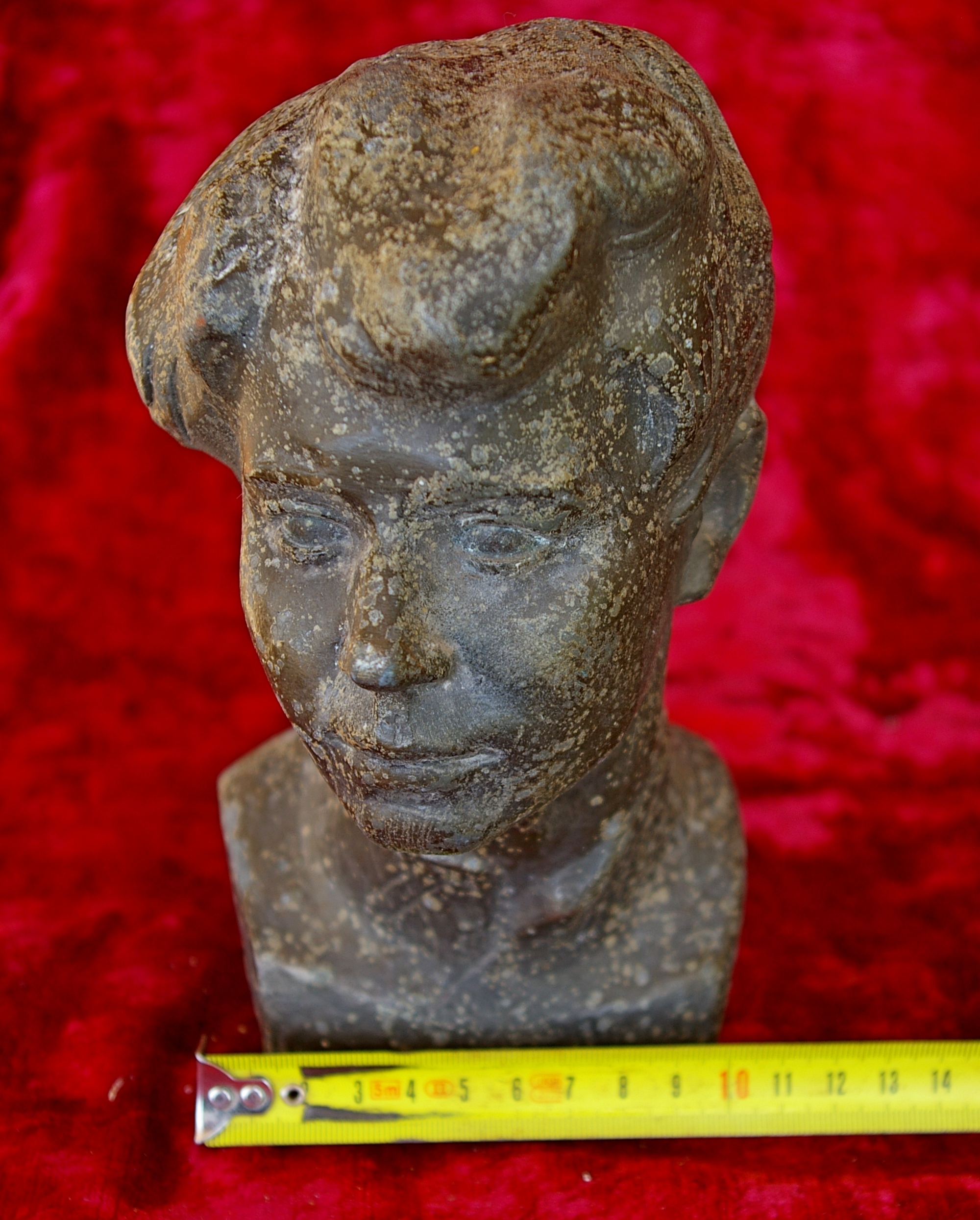 Скульптура Есенин, материал метал, высота 21 см., ширина 10 см., длина 6 см. - 7