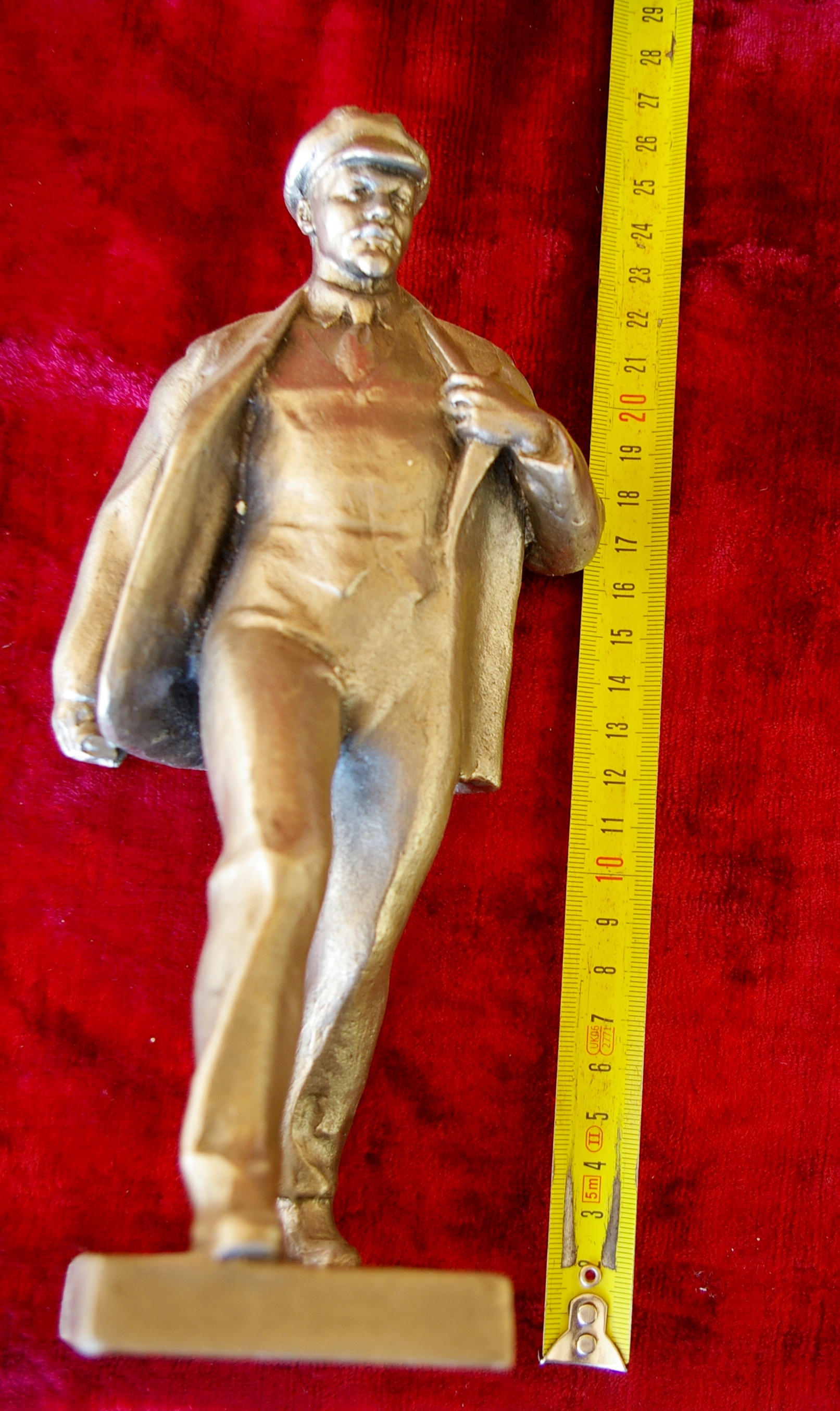 Скульптура Ленин, материал метал, высота 26 см., ширина 7 см., длина 11 см.  - 4