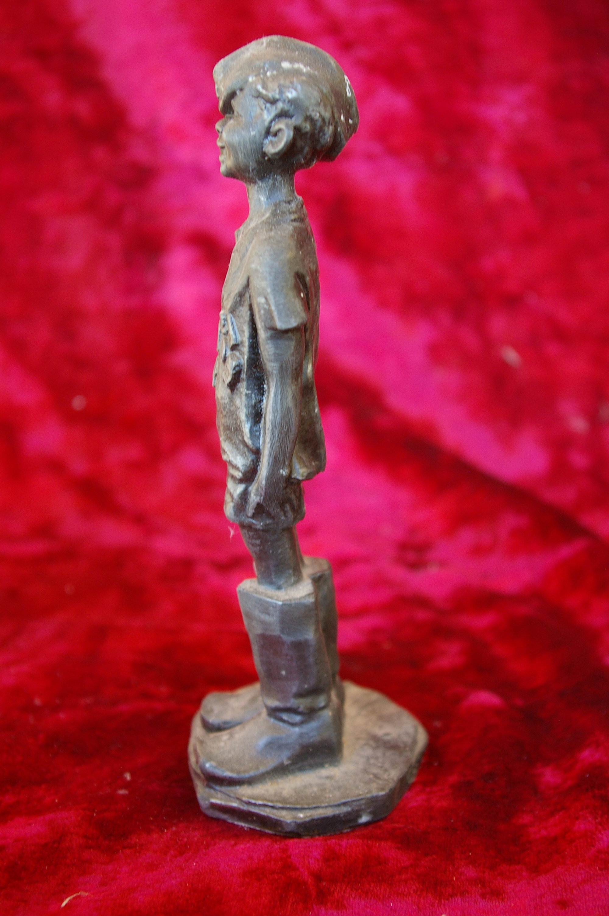 Скульптура Мальчик, материал бронза, высота 19 см., ширина 6 см., длина 6 см. - 1