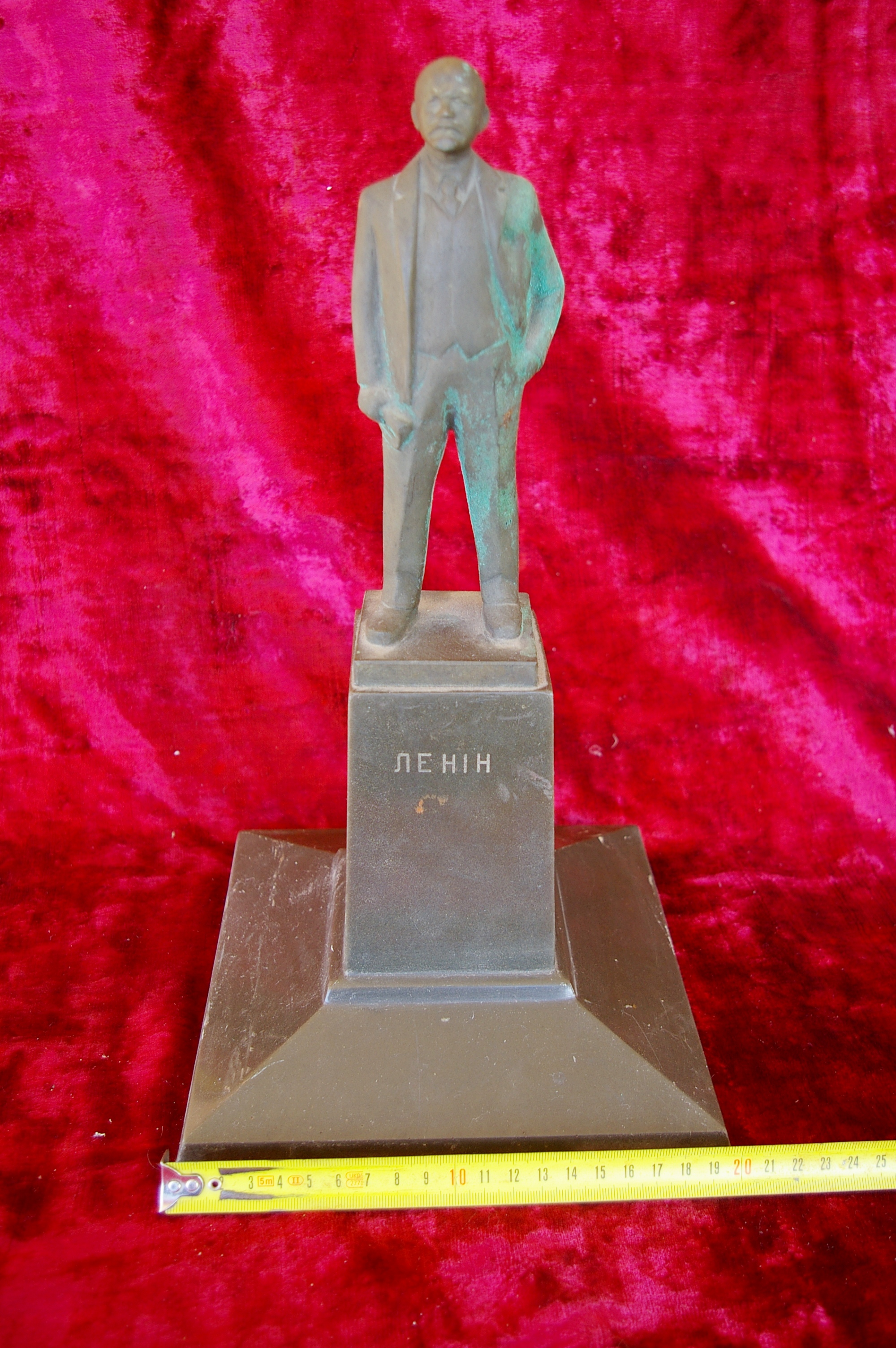Скульптура Ленин на постаменте, материал бронза, высота 35 см., ширина 20 см., длина 20 см. - 10