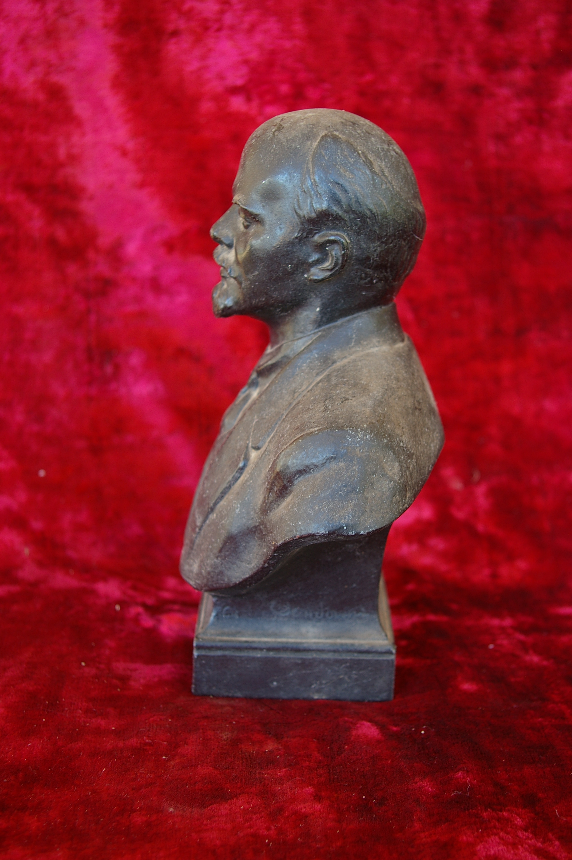 Ленин бюст, материал метал, высота 24 см., ширина 7 см., длина 7 см.  - 1