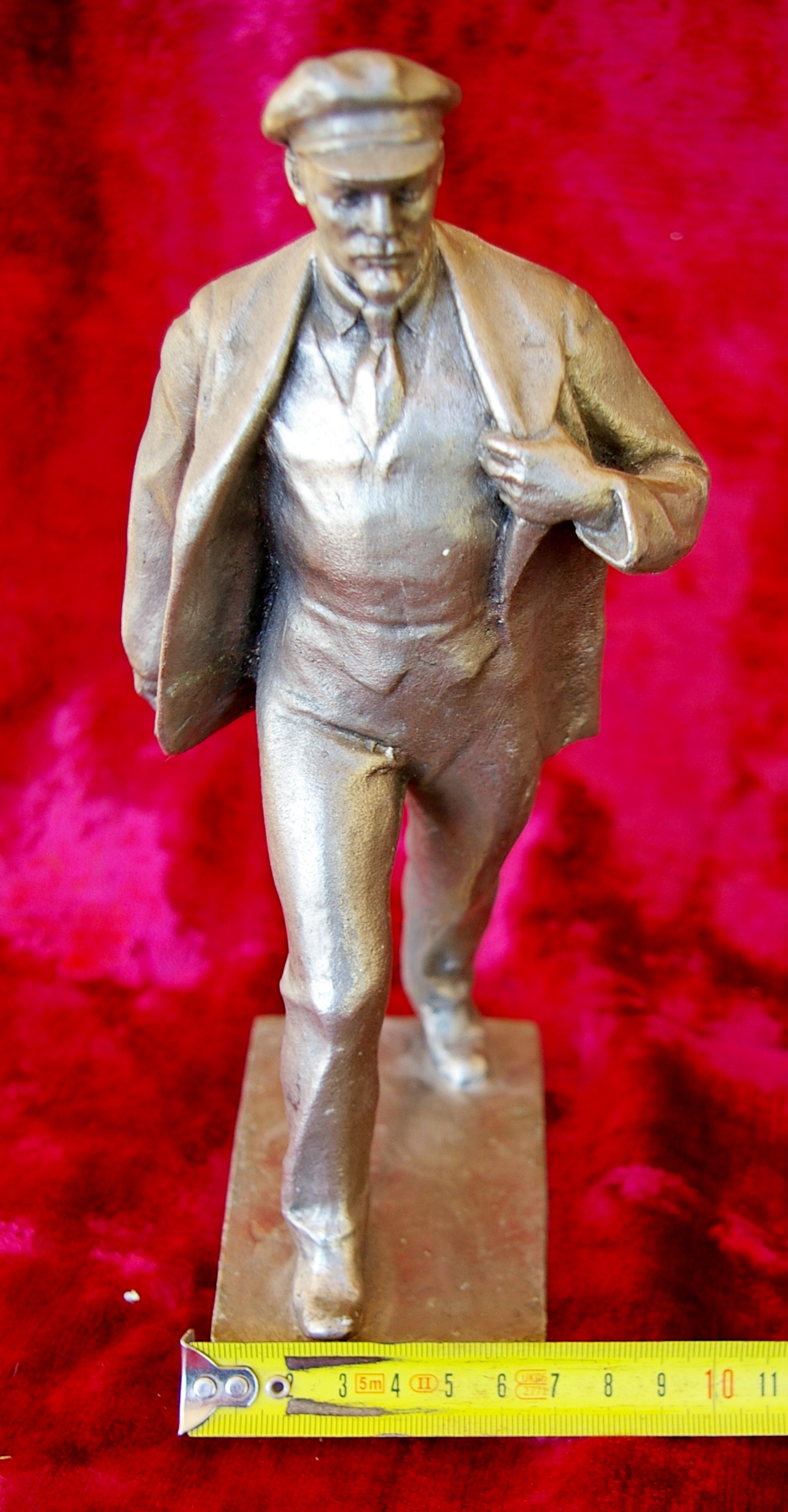 Скульптура Ленин, материал метал, высота 26 см., ширина 7 см., длина 11 см.  - 6
