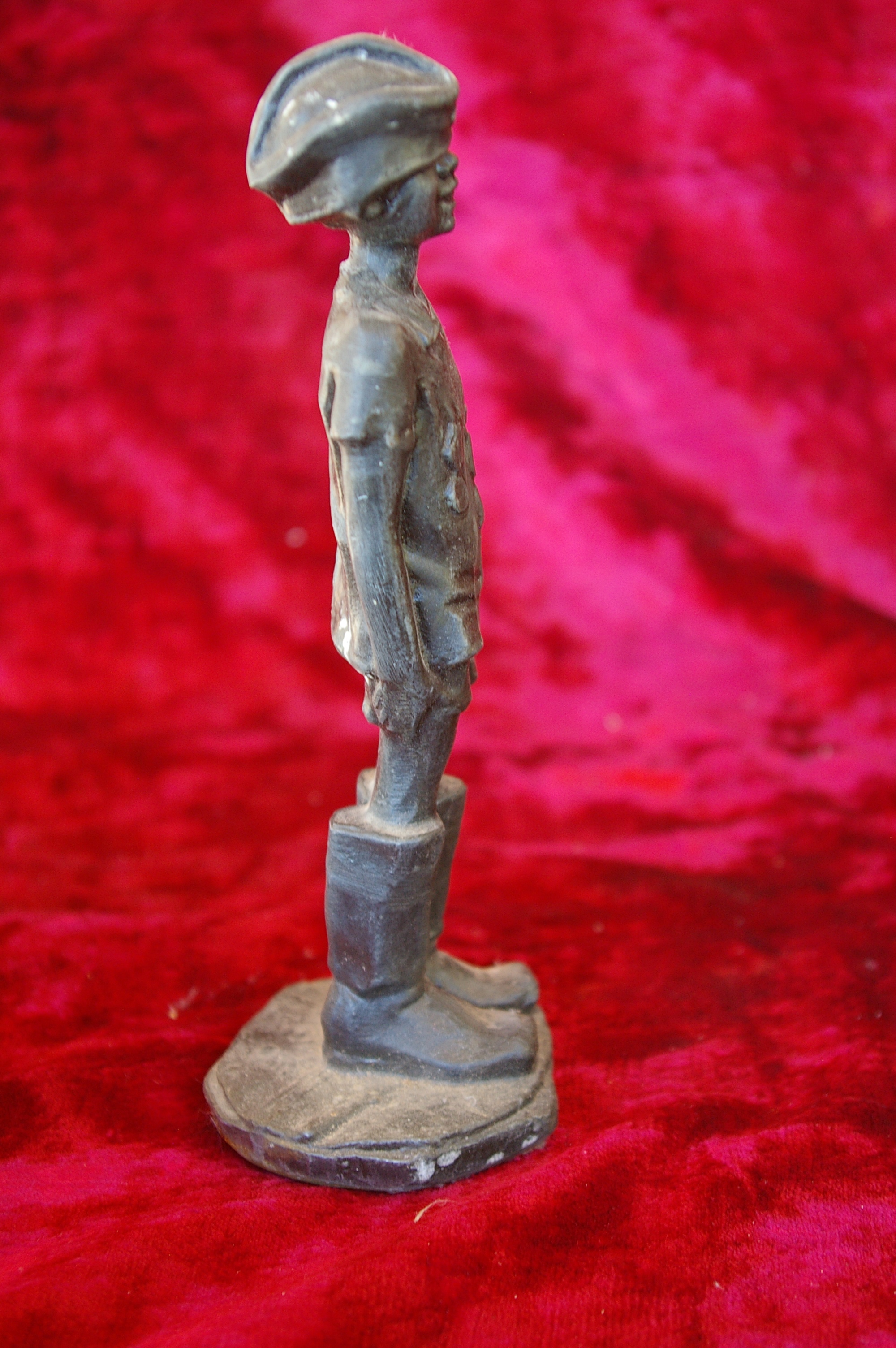 Скульптура Мальчик, материал бронза, высота 19 см., ширина 6 см., длина 6 см. - 2