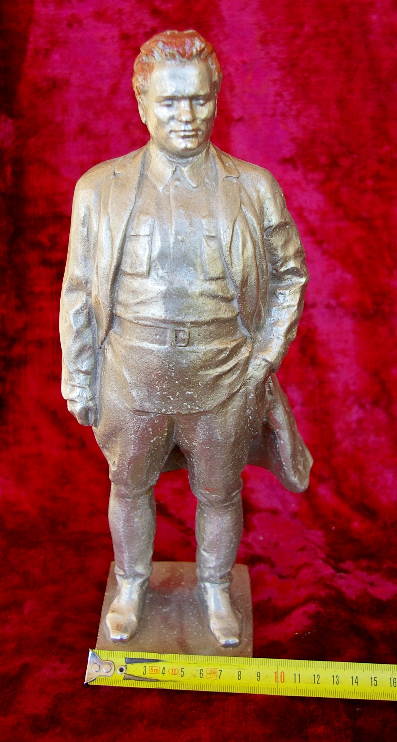 Скульптура Киров, материал метал, высота 35 см., ширина 9 см., длина 8 см. - 6
