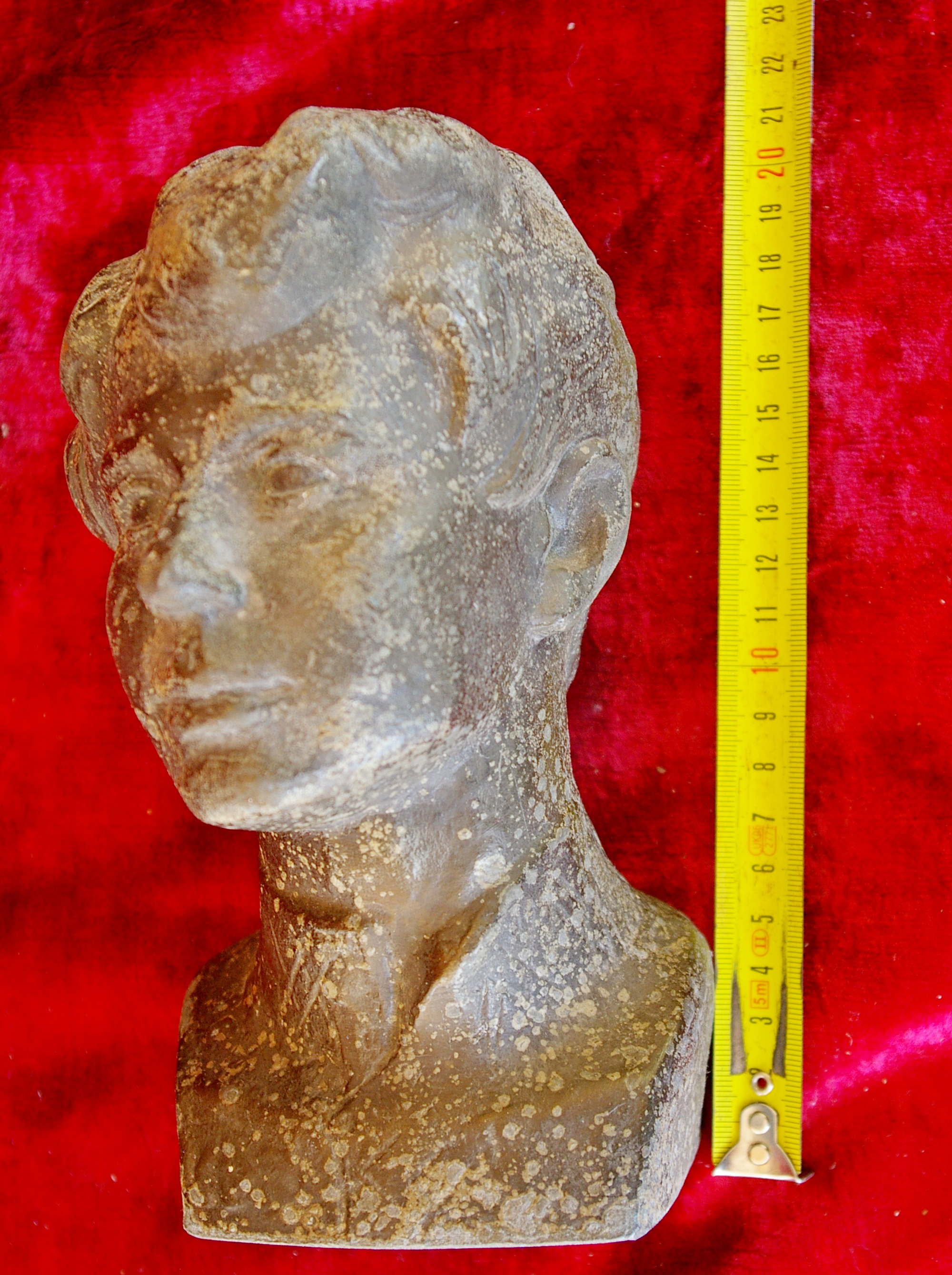Скульптура Есенин, материал метал, высота 21 см., ширина 10 см., длина 6 см. - 6