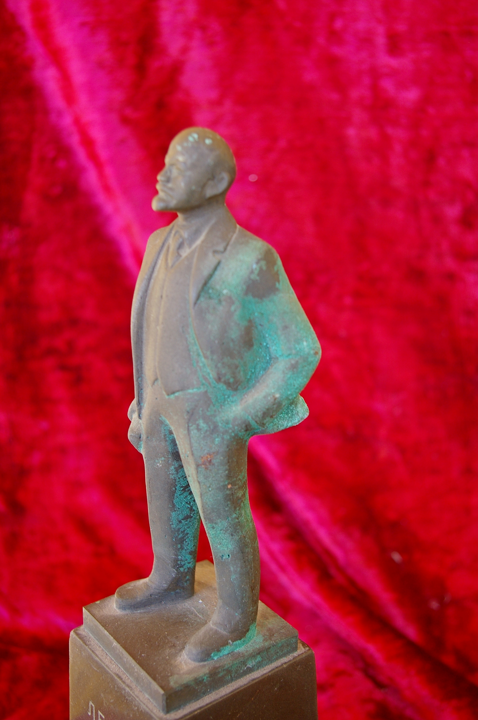 Скульптура Ленин на постаменте, материал бронза, высота 35 см., ширина 20 см., длина 20 см. - 7
